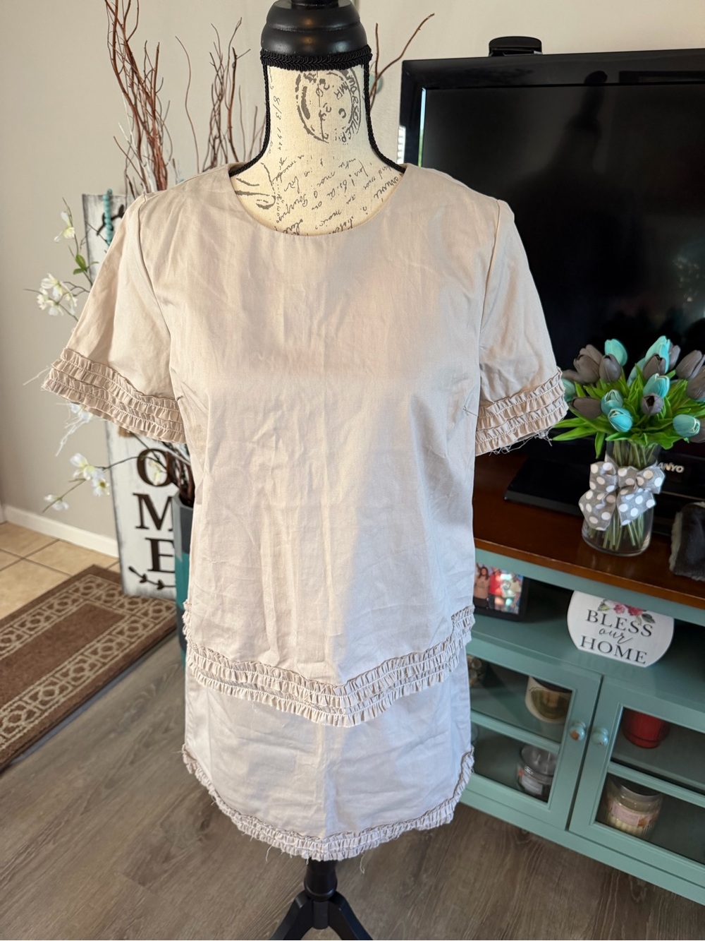 Sugarlips Cream Short Sleeve Skirt Set with Ruffle Trim Size Medium
